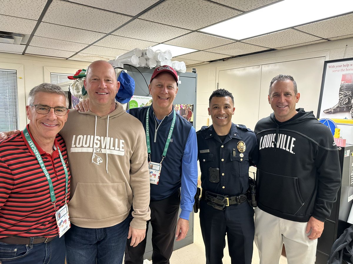 Scott Fitzgerald (@scottfitzonfire) on Twitter photo There’s a whole lotta Louisville in the pic!! 🤣🤣🤣
<a href="/Tony840Cruise/">Tony Cruise</a> <a href="/GoCards/">Louisville Athletics</a> <a href="/LMPD/">LMPD</a> <a href="/terrymeiners/">Terry Meiners ™️</a> <a href="/stxtigers/">Saint Xavier High School</a> There’s a whole lotta Louisville in the pic!! 🤣🤣🤣
<a href="/Tony840Cruise/">Tony Cruise</a> <a href="/GoCards/">Louisville Athletics</a> <a href="/LMPD/">LMPD</a> <a href="/terrymeiners/">Terry Meiners ™️</a> <a href="/stxtigers/">Saint Xavier High School</a>