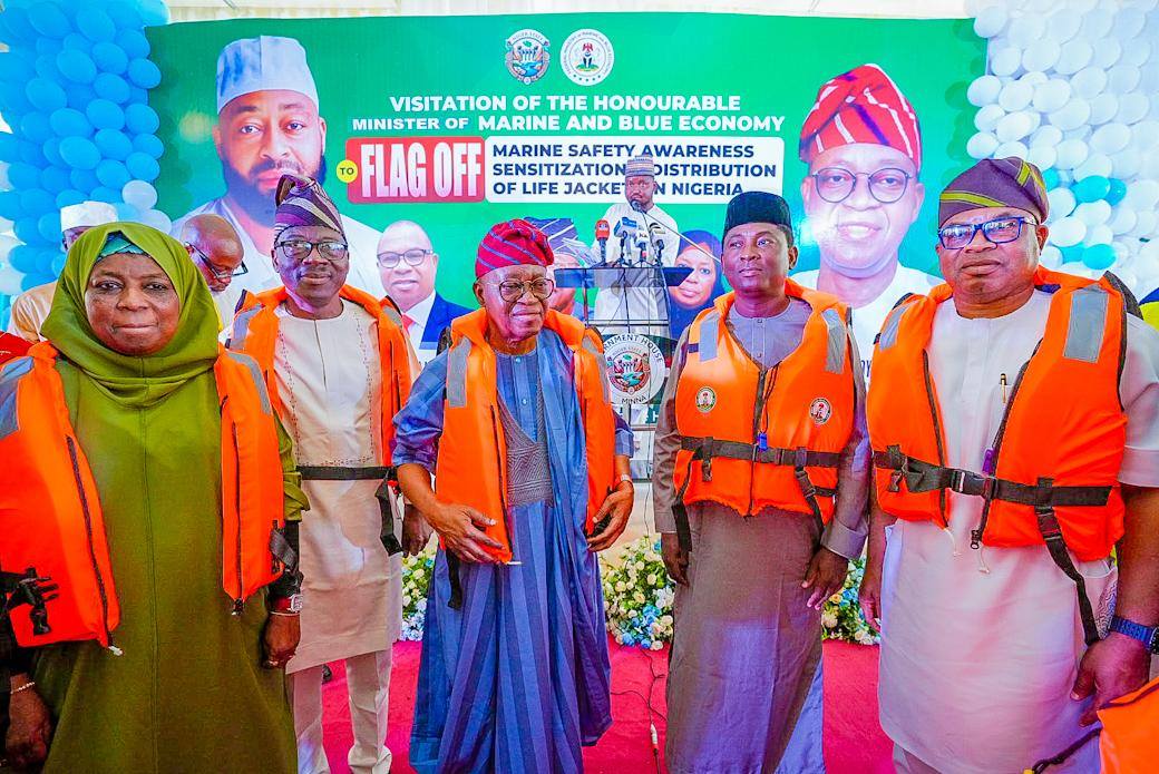 AfricaBlueE's tweet photo. [NIGERIA] MINISTER OYETOLA FLAGS OFF DISTRIBUTION OF 42,000 LIFE JACKETS IN MAJOR PUSH FOR WATER SAFETY

https://t.co/bndhTSzYaY

#news #africablueecconomy #AfricaBlueEcconomy #BlueEconomy #Africa #Nigeria #safety https://t.co/fyVjVMbDp9