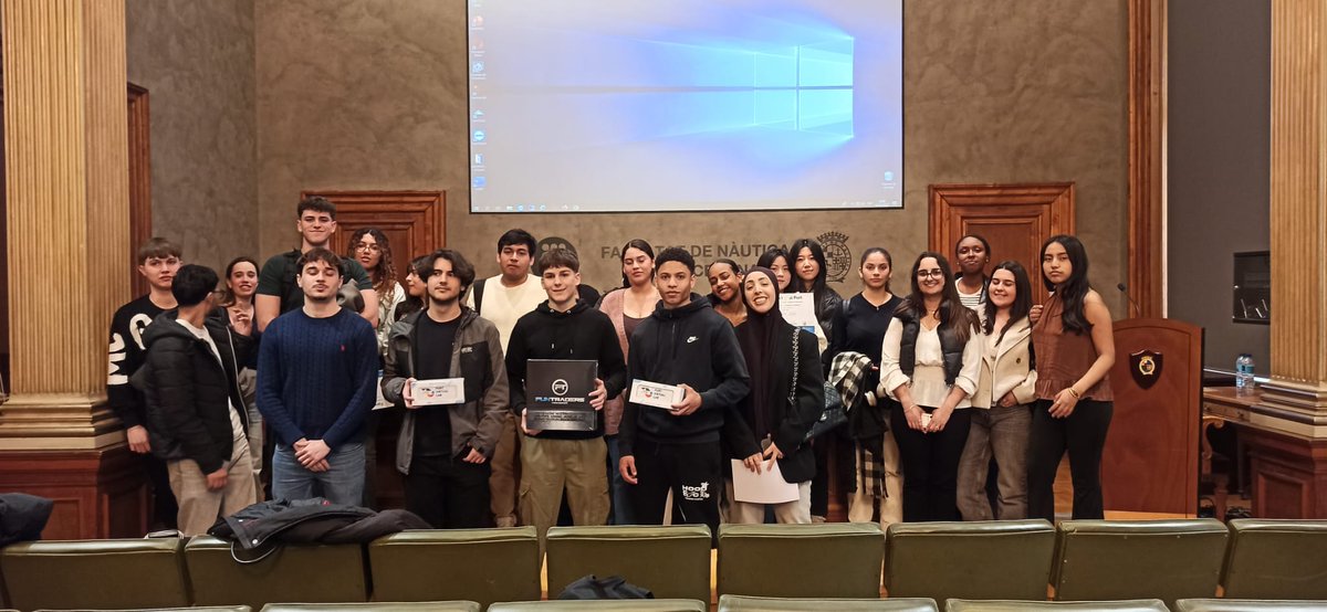 FORMA’T AL PORT: INTRODUCTION
Els estudiants del primer curs dels cicles formatius de Comerç Internacional i Transport i Logística han participat en la formació Forma’t al Port que ofereix l’Escola Europea Intermodal Transport. 
@portdeBarcelona <a href="/educaciocat/">Educació</a> <a href="/consorciedubcn/">Consorci d'Educació</a>