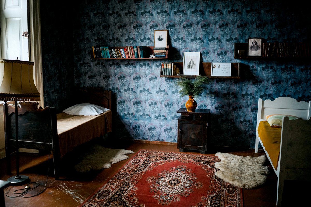 Brīvdienās nevajag plānot pārāk daudz.
Pietiek ar vienu skaistu pēcpusdienu.
 Padures muiža 4. un 5. maijā plkst. 14.00 – ekskursija ar gidu.
Bez pieteikšanās! 
Ieejas maksa 10 eiro.