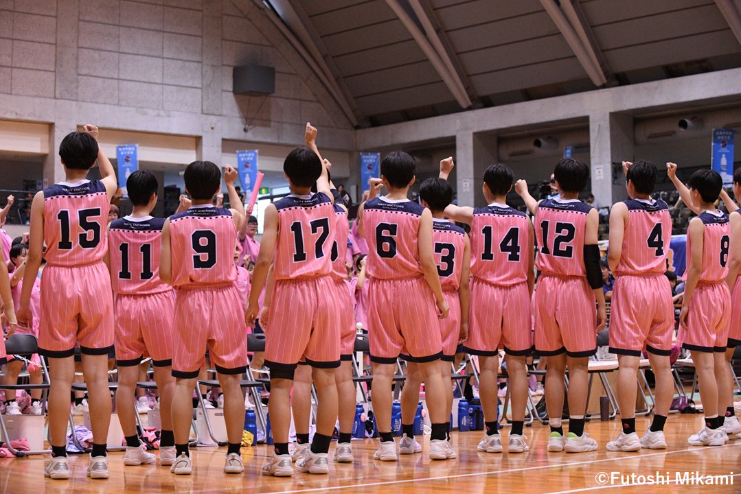 Basketball_mgz's tweet photo. 📕———————————————
バスケットボール新刊発売のお知らせ
————————————————📕
＃稲垣愛 著
『バスケットボール選手にとって技術よりも大切なこと』
発売記念特設サイトオープン‼

すべては、『愛』――。
部員一人ひとりを分け隔てなく、きめ細やかに接する教え方で注目を集める稲垣愛コーチ（四日市メリノール学院中学校・高等学校バスケットボール部）の新刊が発売されました。その発売を記念して、特別サイトをオープンしました。

子どもたちを指導する上で最も大切にしていることは何か。成長の幅が大きい中学生を指導する上で大切にしていることは。バスケットのみならず、すべてのスポーツの指導者・保護者のみなさんに読んでほしい、たくさんのヒントが隠された一冊です。よろしくお願いします。

🏀特設サイト
⇒https://t.co/PhO1CFZkDC

【ご購入はこちらから】
Amazon⇒https://t.co/4TkKW9B5vN
楽天⇒https://t.co/DSxOOz436X

＃四日市メリノール学院 #中学バスケ