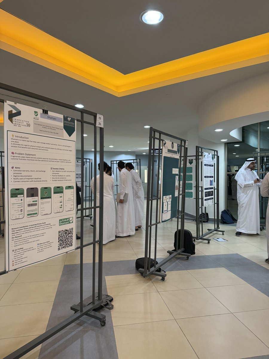 نشاهد اليوم ثمرة جهود طلابنا #IAU_CCSIT وهم يخطون خطواتهم الأولى نحو مستقبل مشرق بمشاريع مليئة بالابداع والابتكار 
فخورون بكم وبإنجازاتكم ✨
#جامعة_الإمام_عبدالرحمن_بن_فيصل