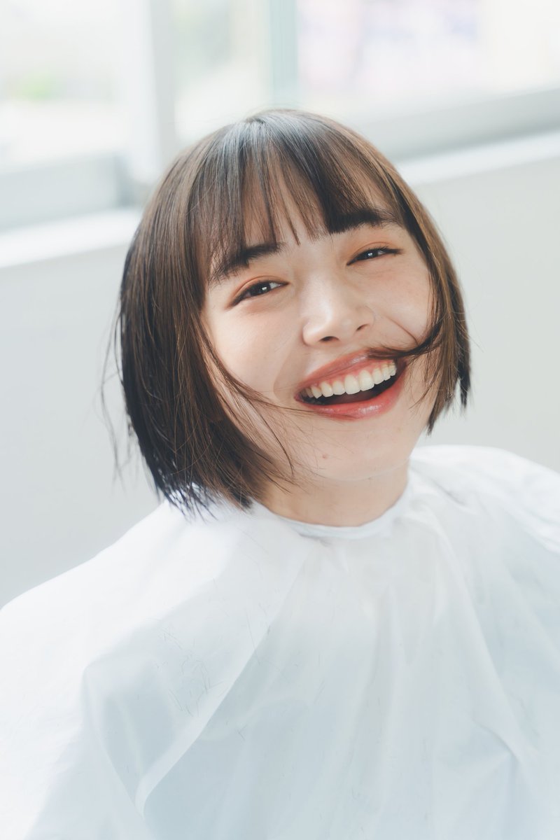 Hiroe_igeta23's tweet photo. ショートヘアになりました！！！
ずっとロングで仕事をしてきましたが、
ばっさり！！
思ったより軽く、気分も晴れて気に入ってます☺️
ぜひニューイゲタもよろしくお願いします♡

@MORE_magazine さんに密着していただいたのでそちらの記事もご覧ください！ https://t.co/1WtUwVCjjD