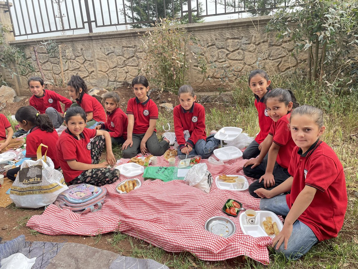 🌿3/A ve 3/B sınıflarımız öğretmenleri eşliğinde piknik etkinliği yaparak keyifli vakit geçirdiler. 
Sabah kahvaltısının ve sağlıklı beslenmenin önemini kavramalarına yardımcı olduk.
<a href="/mardinilmem/">Mardin İl Millî Eğitim Müdürlüğü</a> 
<a href="/ali_eyyupkoca/">Ali Eyyupkoca</a> 
<a href="/SuleymnAKIN/">Süleyman AKIN🇹🇷</a> 
<a href="/makdag47/">Makdag</a> 
<a href="/derikmem47/">Mardin/Derik İlçe Millî Eğitim Müdürlüğü🟢🇹🇷</a> 
<a href="/MstfaKAHRAMAN/">Mustafa KAHRAMAN 🟢🇹🇷</a>