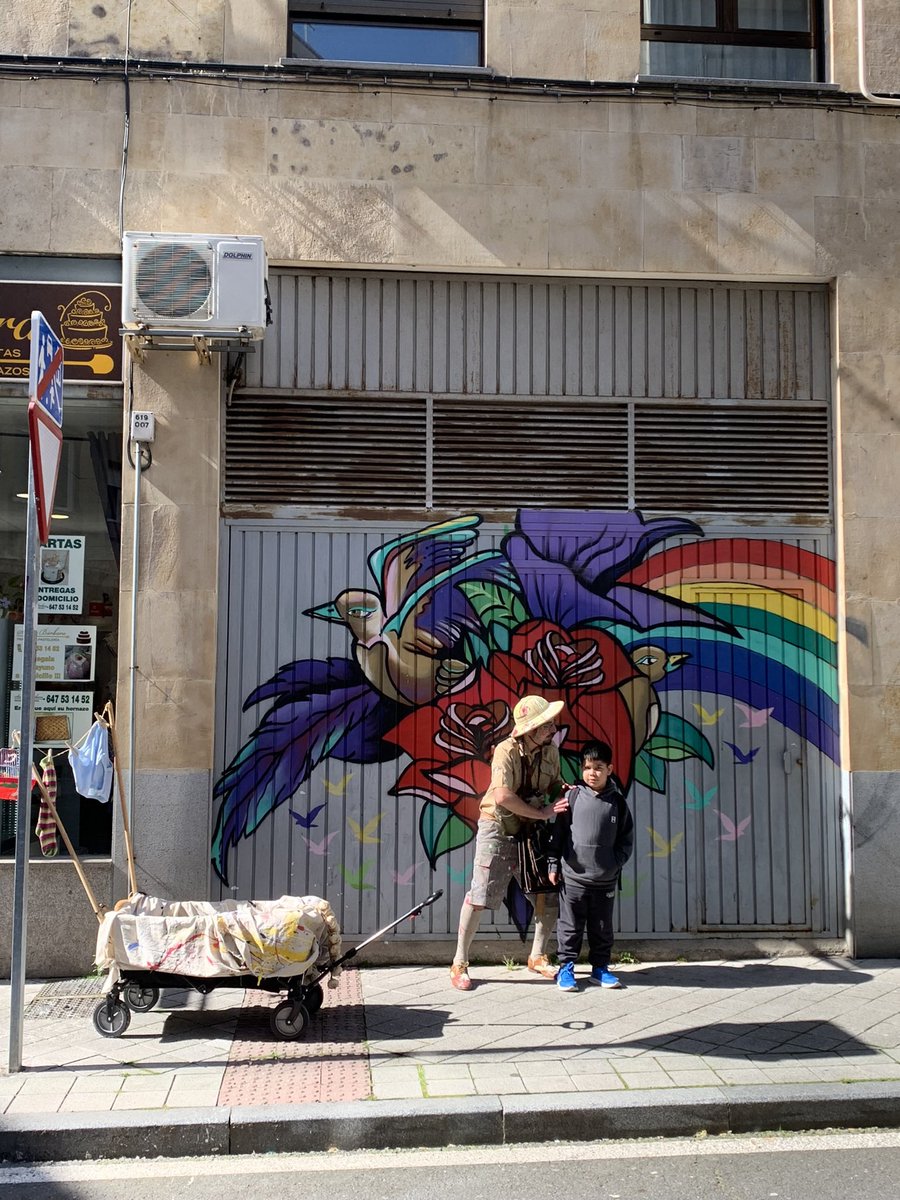 El pasado viernes estuvimos en Salamanca haciendo tours de la mano de <a href="/Kamaru_Teatro/">Kamaru_Teatro</a>. Conocimos el centro de Salamanca pero también el Barrio del Oeste y su impresionante arte urbano. ¡Qué buen día hizo y que bien lo pasamos! 🤗 #somosunapiña