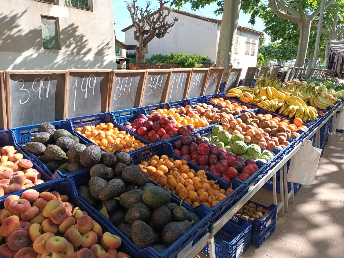 A partir d’aquest dimecres, Sant Llorenç d’Hortons torna a tenir mercat a la Pl. Marimon Llança, de 8:30 h a 13:30 h. Hi trobareu parades de fruita fresca i de roba.

Recuperar el mercat és recuperar vida al poble: espai de trobada, dinamització econòmica i consum responsable.