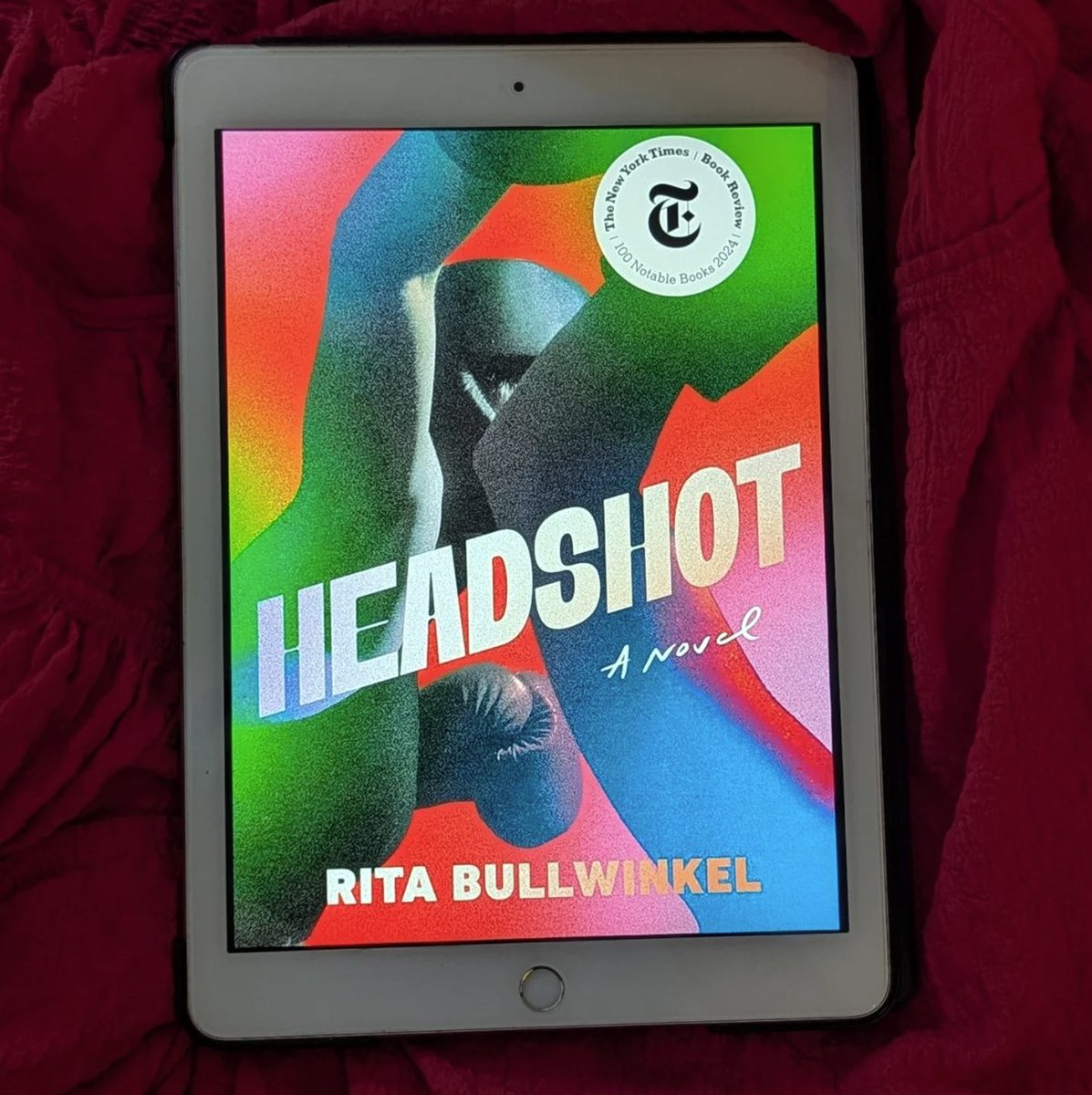 rebeccasread's tweet photo. 🥊Book Review🥊
Book: Headshot 
Author: Rita Bullwinkel 
Rating: ⭐⭐⭐/5

#Headshot shines a light on the world of women’s boxing which I think is a great thing! Following 8 young girls throughout a tournament, this is an interesting read

My full review: https://t.co/Qr2BuMjZ79 https://t.co/QH3RgvklVr