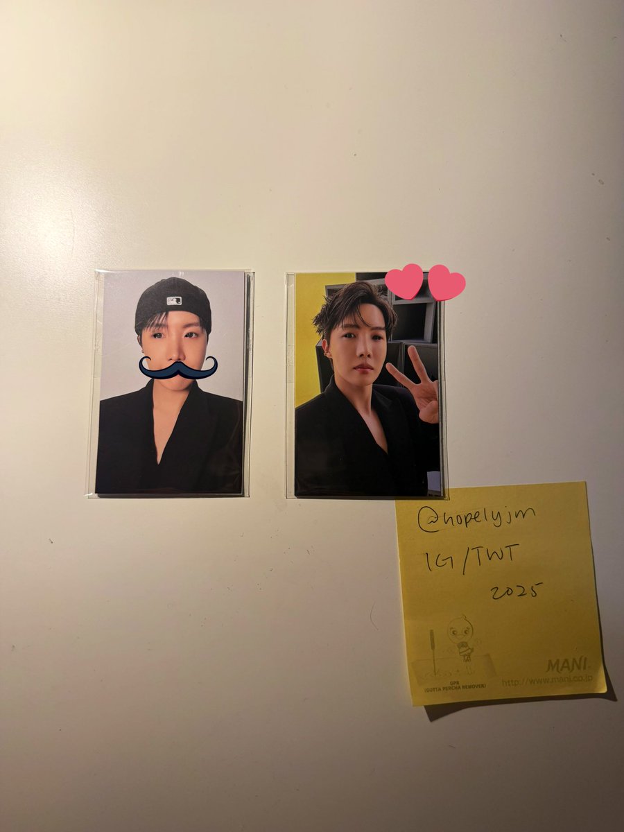 hopelyjm's tweet photo. usa only wts hobi tour merch photocards 

star hoodie (mustache): $20
acorn cross bag (heart): $15

$1 stamped; $5 tracked 

free shipping for both 

🏷️ selling sell buy trade wtt wtb bts jhope hope on the stage pc hoseok https://t.co/zLqHLOhQbR