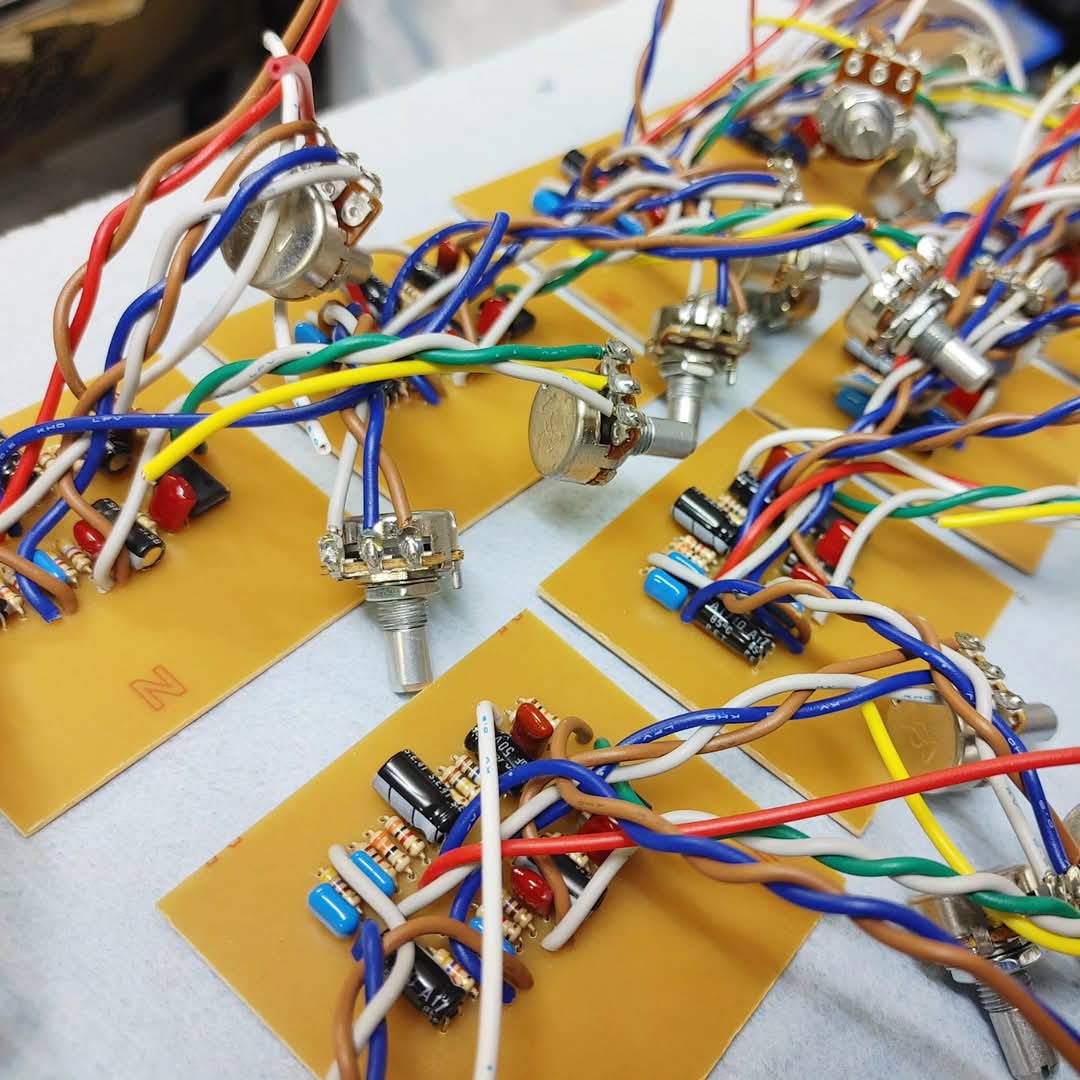 EFFECTORNICS's tweet photo. す��ません、この子たち完成したら少しだけお休みもらいます。
何卒、ごめんなさい、ちょっとだけ。 https://t.co/Yb5YtT8Dh8