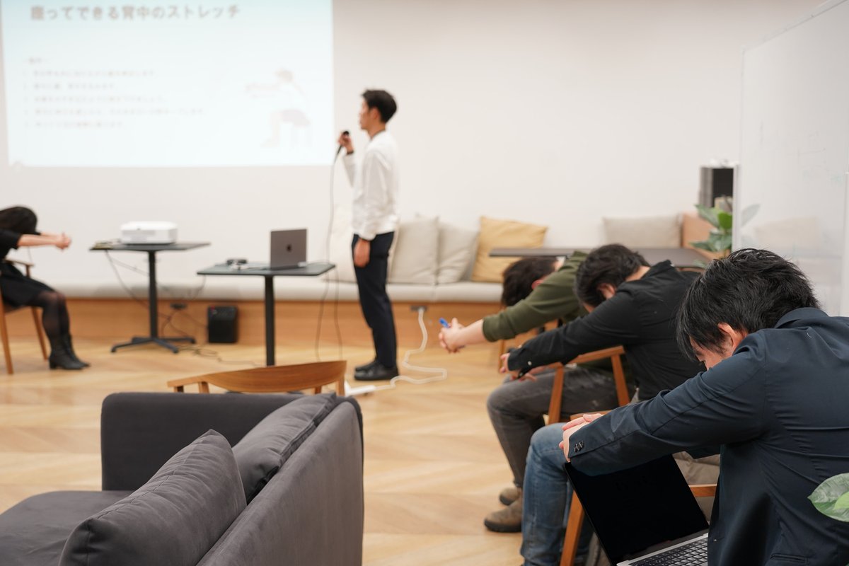 HT_HELPO_HR's tweet photo. 今期もストレッチタイム頑張っています！
毎月異なるストレッチで従業員をサポート！

#健康経営 #健康経営優良法人 #ブライト500 #産業保健 https://t.co/Ze8GGGChyc