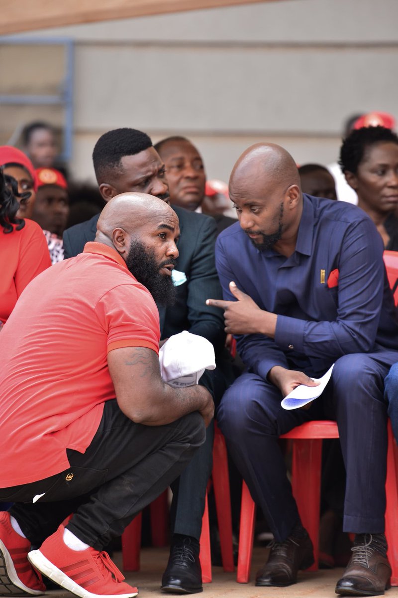 KayabulaE's tweet image. Day 3:
@eddie_mutwe is no where to be seen.
Perhaps he's being brutalized now.
Certainly he's being asked @HEBobiwine 's next plan.
His trademark beard must be shaved off by the bloody extremists.
All this is done in the name of fighting @NUP_Ug