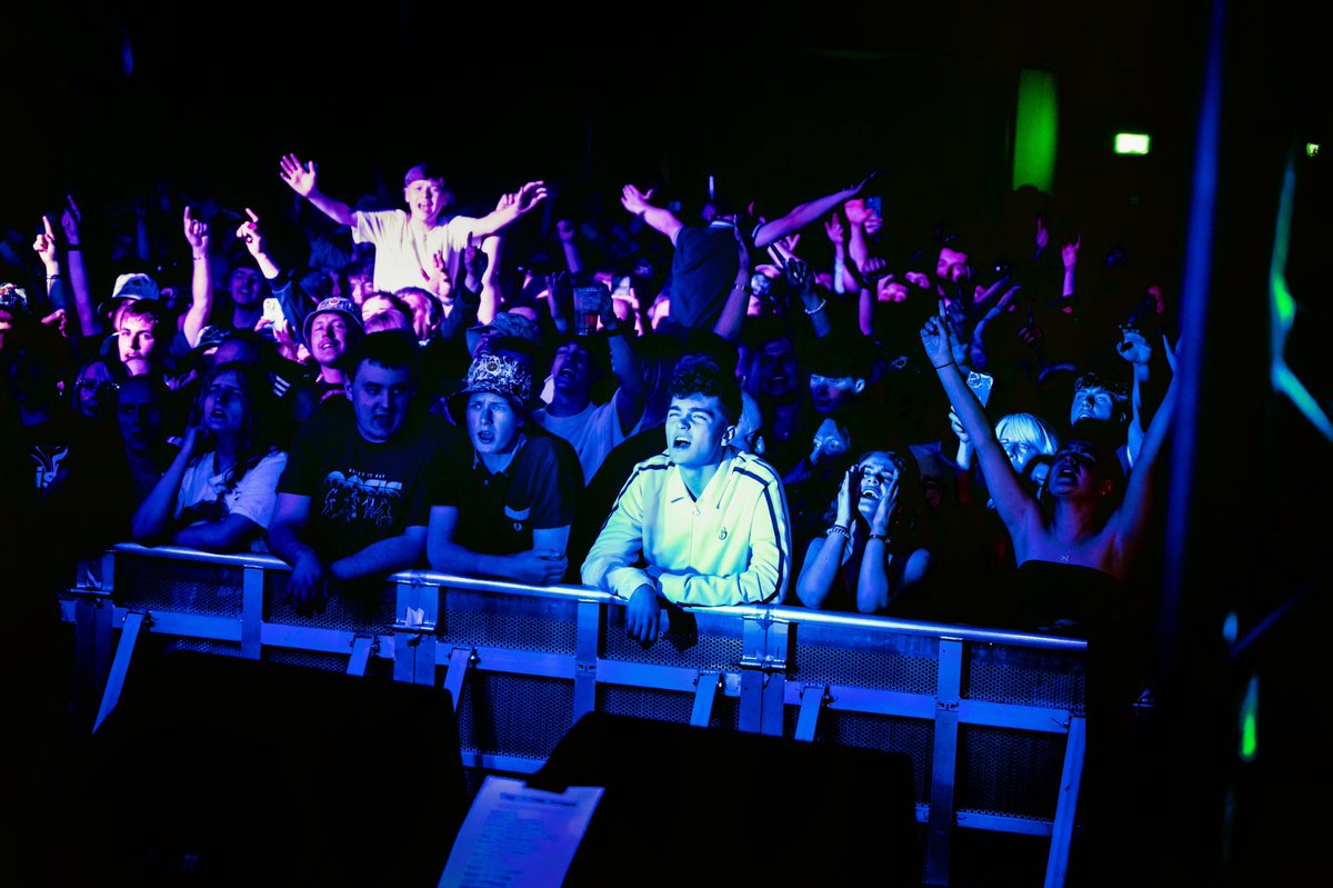 TheHallsWolves's tweet photo. A Saturday Night with @thecloneroses , @Oas_is_official  &amp; @thesmithsltd 💪

📸: @Jodiphotography https://t.co/wQQUvgMQAc
