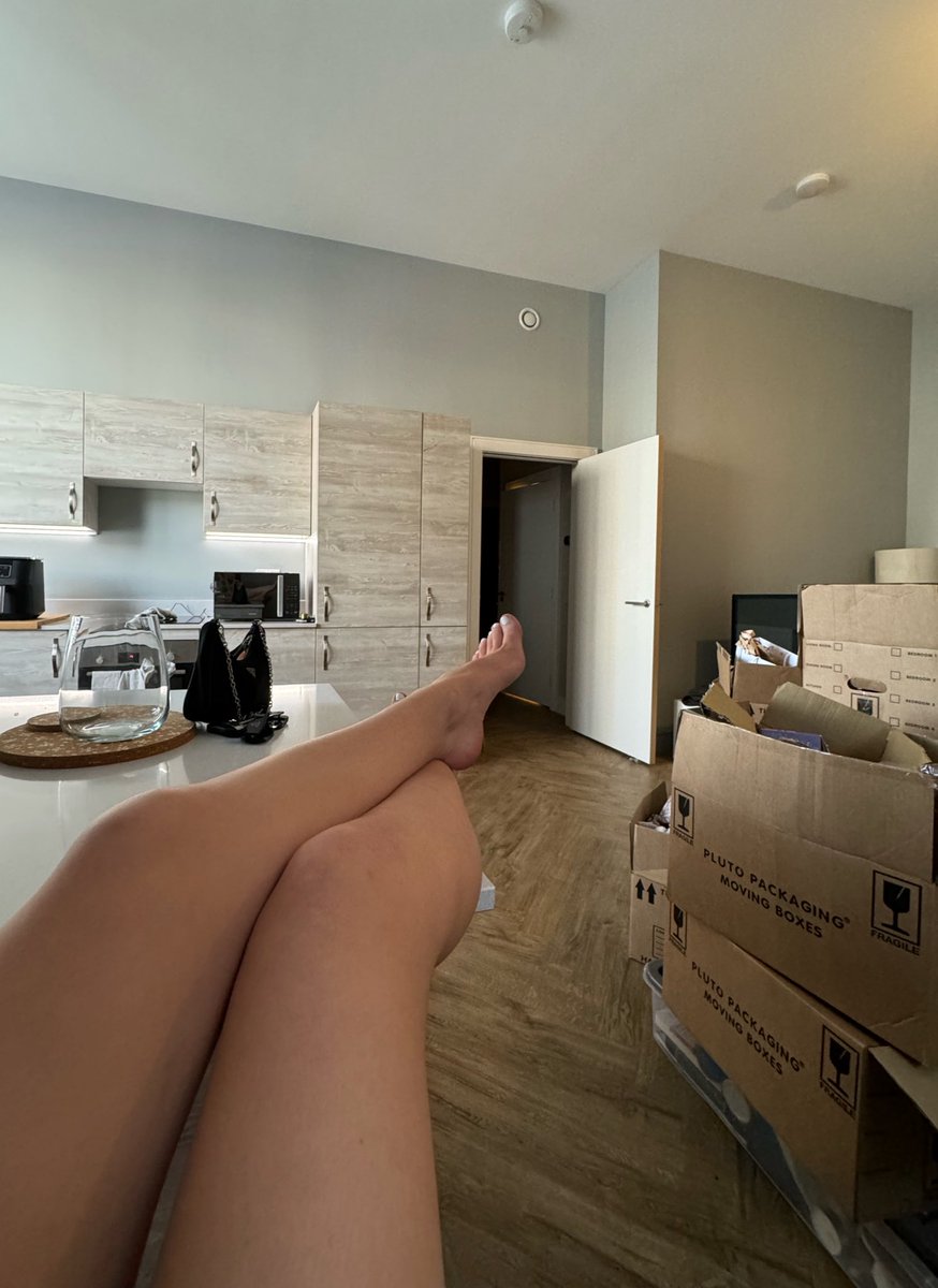 From selling pics of my literal trash to a fully paid apartment and 6 figures in my bank account 😝