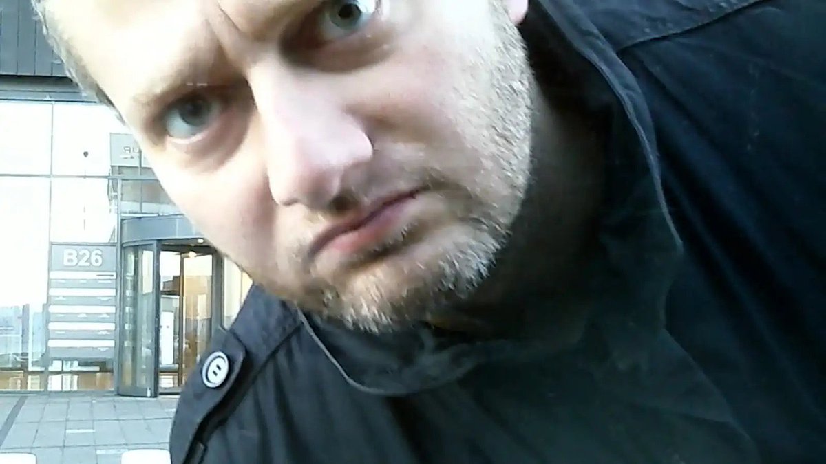 Þegar ég fæ komment á tvít sem hefur nákvæmlega ekkert með upprunalega tvítið að gera.