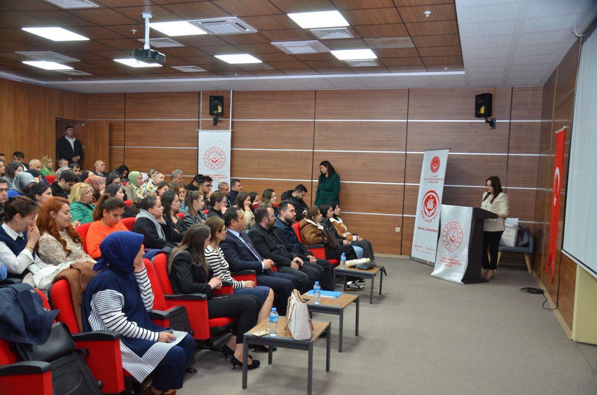 Kars Aile ve Sosyal Hizmetler İl Müdürlüğü tarafından 29 Nisan 2025 tarihinde düzenlenen“Türkiye Aile Yılı”temalı söyleşi programı, alanında uzman isimlerin katılımıyla gerçekleştirildi. Katılımı ve verdiği destek için Av.Buse KESGİN’e teşekkür ederiz. <a href="/KarsBarosu/">Kars Barosu</a>