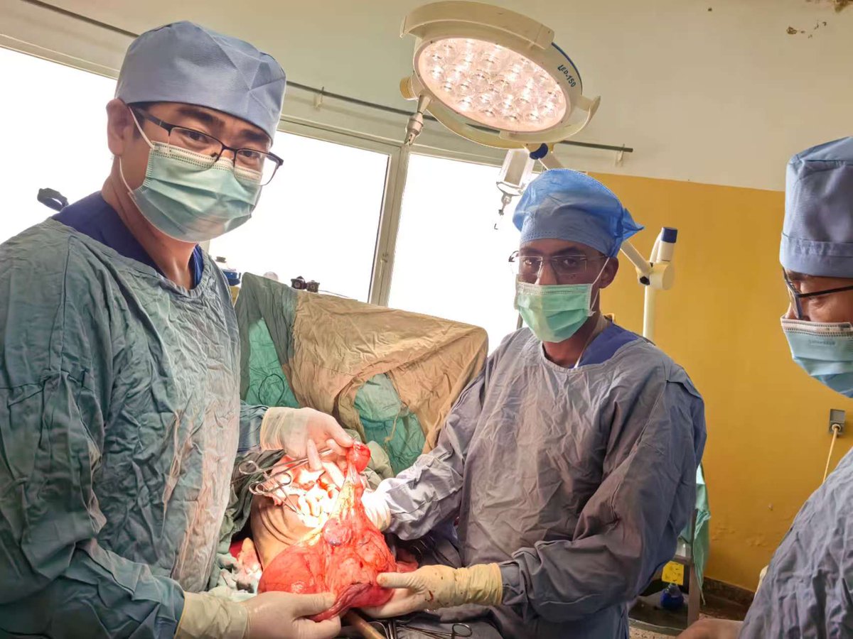 HPRC Burundi (@hprcinfo) on Twitter photo L'HPRC exprime ses sincères remerciements au Dr Xue,membre de la 23è équipe médicale chinoise pour avoir sauvé la vie d'1 malade qui était transféré à l'étranger par d'autres hôpitaux.<a href="/mspls_bdi/">Ministère de la Santé Publique Burundi(MSPLS)</a> <a href="/AmbChineBurundi/">Ambassade de Chine au Burundi</a> L'HPRC exprime ses sincères remerciements au Dr Xue,membre de la 23è équipe médicale chinoise pour avoir sauvé la vie d'1 malade qui était transféré à l'étranger par d'autres hôpitaux.<a href="/mspls_bdi/">Ministère de la Santé Publique Burundi(MSPLS)</a> <a href="/AmbChineBurundi/">Ambassade de Chine au Burundi</a>