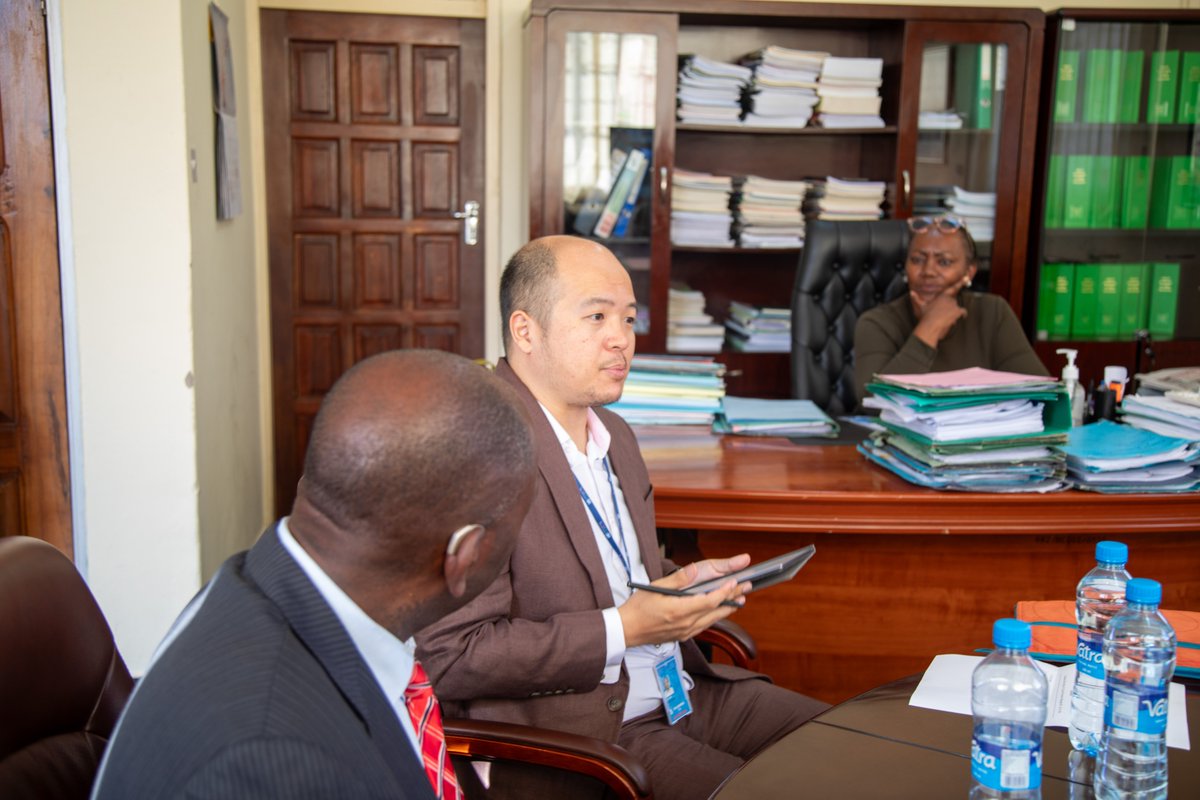 <a href="/MCDSS_ZAMBIA/">Ministry of Community Development &Social Services</a> <a href="/Wellington_ILO/">Wellington Chibebe</a> <a href="/ILOAfrica/">ILO Africa</a> <a href="/ilo_pretoria/">ILO Pretoria</a> <a href="/soc_protection/">ILOSocialProtection</a> <a href="/UNZambia/">UN Zambia</a> <a href="/IrelandinZambia/">Irish Embassy Lusaka</a> <a href="/Sweden/">Sweden</a> <a href="/SwissDevCoop/">Swiss Development and Cooperation</a> <a href="/UKaid/">UK aid</a> 🗣️During the courtesy call, Ms. Kawandami expressed her hope to see poverty reduced to 40% via 🇿🇲's investments in #socialprotection &amp; economic interventions. Mr. Koh described this goal as 'ambitious but not impossible,' stressing need for clear linkages between govt services