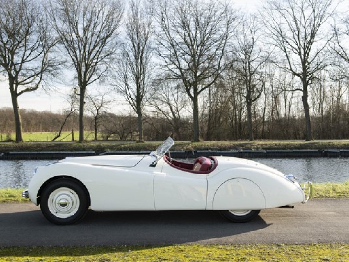 1949 Jaguar XK120 | €255,000.00

@classics2drive

Read More: classicmotorsforsale.com/home/car-detai…

#1949Jaguar #JaguarXK120 #XK120 #ClassicJaguar #VintageCar #BritishClassic #CollectorCar #RareCars