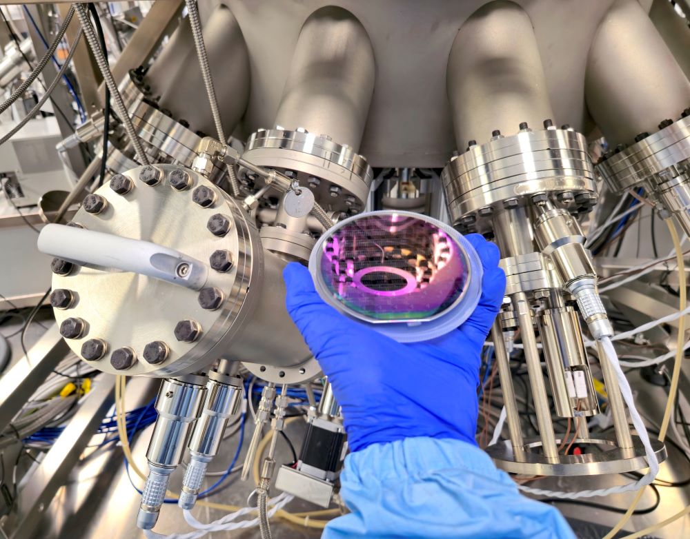 UK Epitaxy (@epitaxyfacility) on Twitter photo We are delighted to announce <a href="/sheffielduni/">The University of Sheffield</a> has been awarded a £7 million investment to fund new MBE equipment, which will be installed at the National Epitaxy Facility!
Read the full article here: shorturl.at/DyC9F We are delighted to announce <a href="/sheffielduni/">The University of Sheffield</a> has been awarded a £7 million investment to fund new MBE equipment, which will be installed at the National Epitaxy Facility!
Read the full article here: shorturl.at/DyC9F
