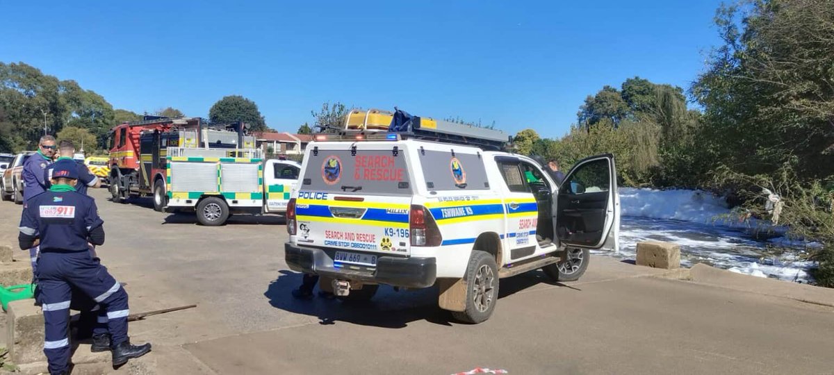 Ian Cameron confirms that the 4th body found in the Hennops River, Centurion, was also a member of SAPS. The body of a SAPS Clerk was unearthed by chance when officials were initially looking for 3 missing constables. 

#HennopsRiver || #Centurion