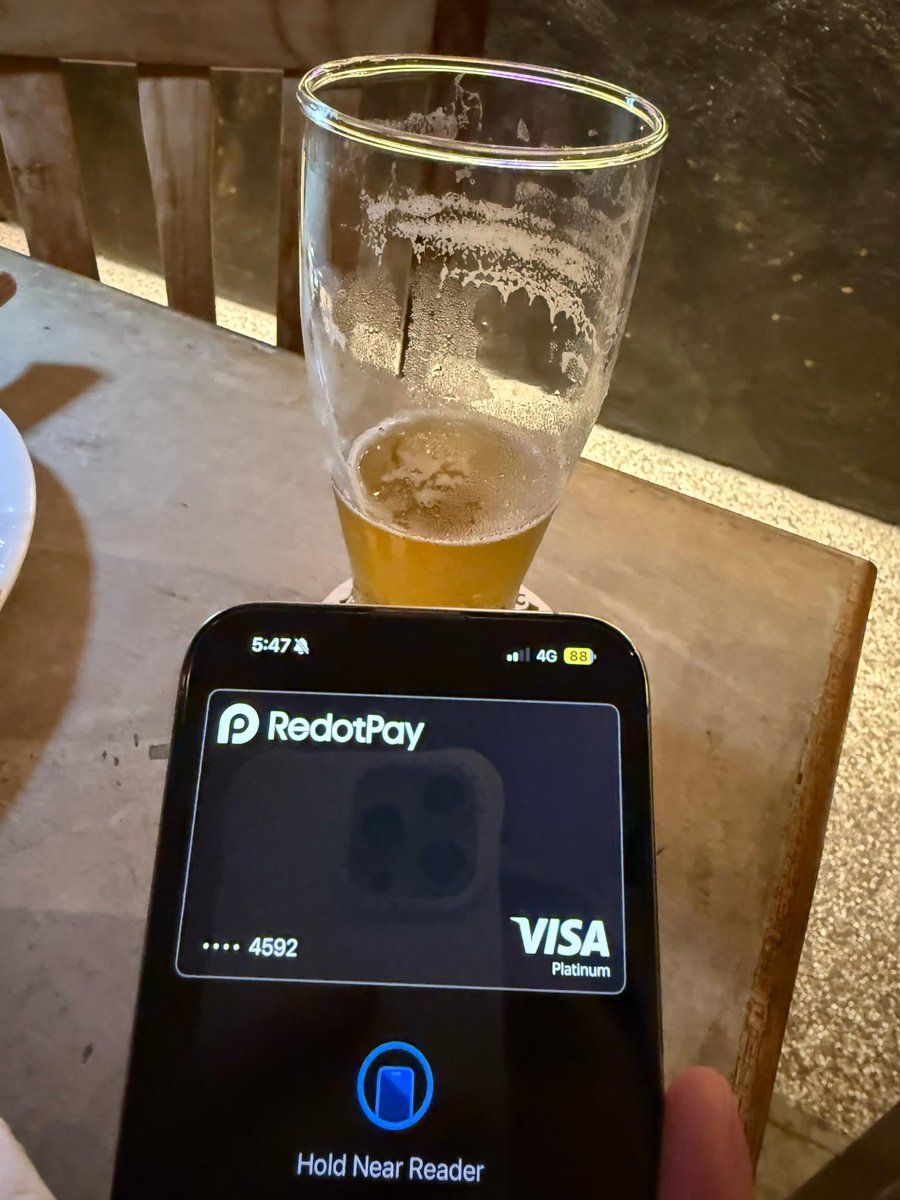 Why did the beer refuse to pay with cash at the bar?

Because it said, “I only tap with <a href="/RedotPay/">RedotPay Official</a> —I like my hops and my payments fully decentralized!”

 #MyRedotStyle