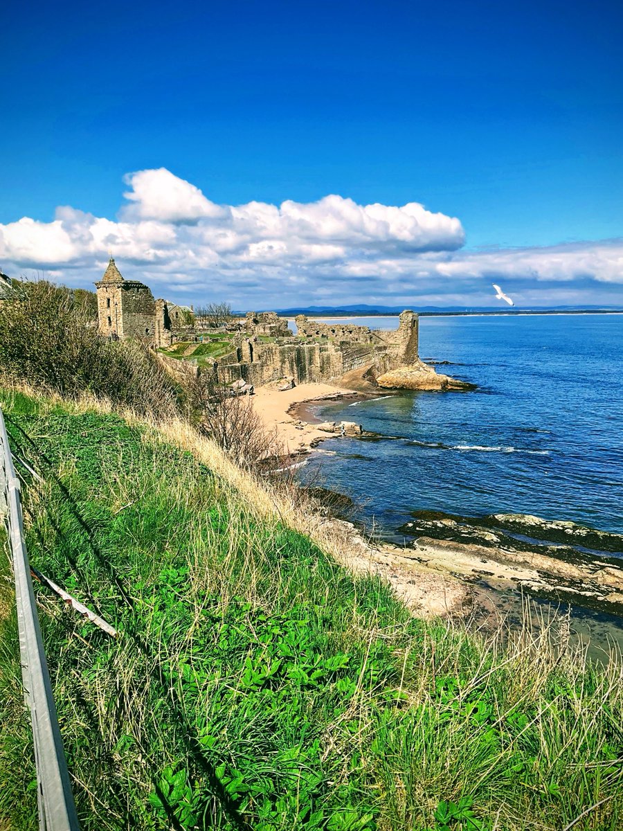 dadbegg's tweet image. Another of #StAndrews #historic attractions. Just make sure you’re flexible enough to do a wee bit of #crawling. Can be tricky if you don’t have some #flexibility. #tunnel Play in the am. Explore in the pm. Learn some #Scots history.