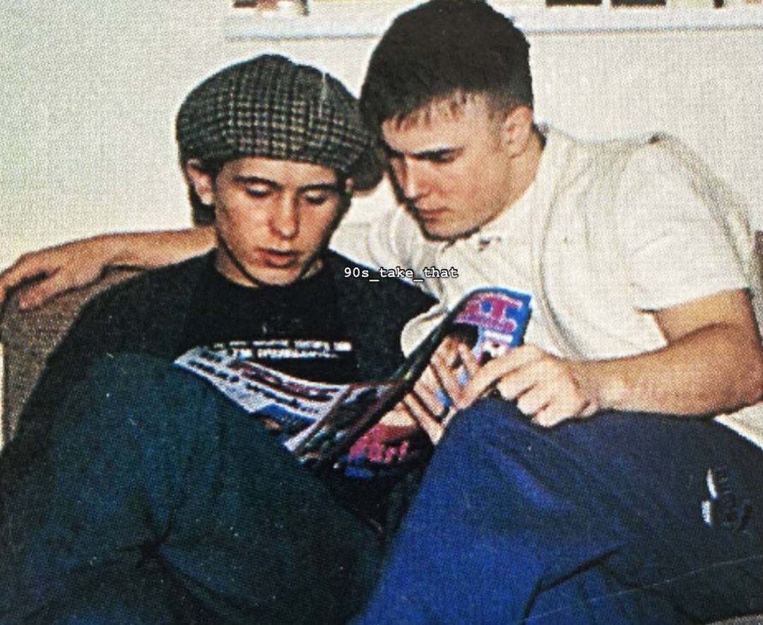 90s_take_that's tweet image. The 90s! 😎😁

💜💛💚🧡

#takethat #fastforwardmagazine #popmagazine #flashback #thatters #lookatus #90s #90snostalgia #90stakethat @takethat @GaryBarlow @OfficialMarkO #HowardDonald #JasonOrange #takethatlegends