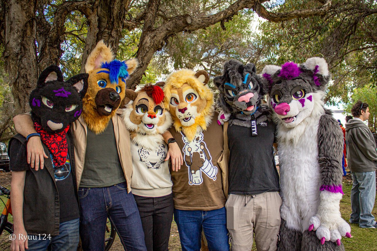 CobaltK9's tweet image. PARK MEETS WITH THESE LEGENDS~ 🤙

Cheers @SemaphoreSigFur for throwing such a great meet.

Photos by @Ryuu130