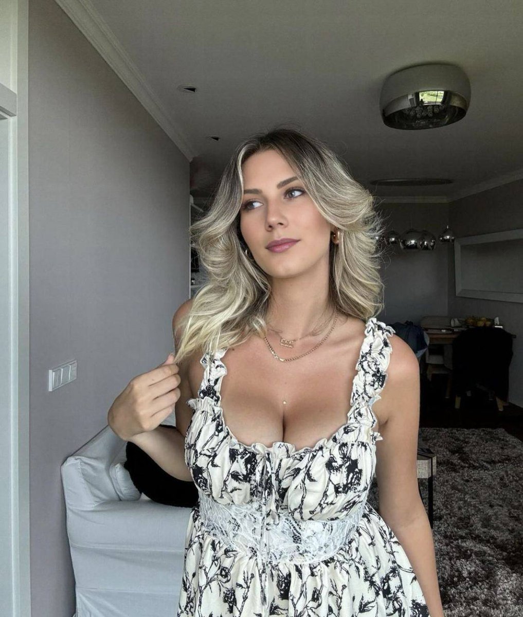 PrettyDevil90's tweet image. When do you feel most confident and sexy?