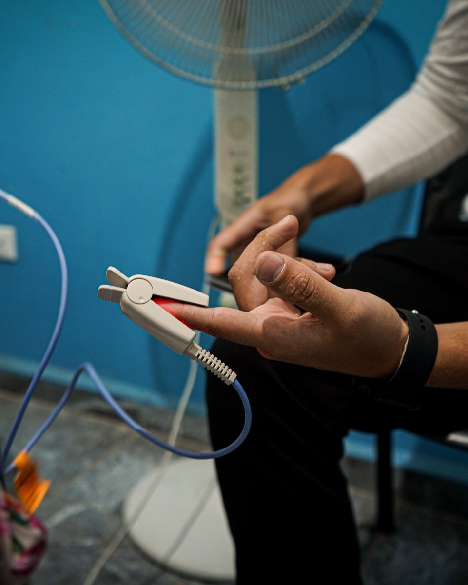 Malgré l’escalade du conflit au Liban en septembre 2024, Dr Zakaria, obstétricien, est resté dans la Plaine de la Bekaa pour répondre aux besoins urgents.  

Cliquez sur le lien pour lire son histoire. Le projet a été financé par @AAstabilisiert 
👉 medair.org/fr/news-storie…