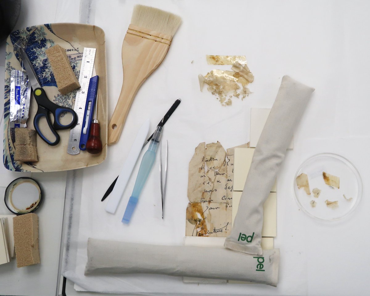 PlowdenAndSmith's tweet image. After conservation this historic document was ready to be cherished by its owners for generations to come. A letter signed by Lady Clementine Churchill in 1942.

Find out more about our paper conservation:
plowden-smith.com/fine-art-resto…

#PaperConservation #Churchill #WW2