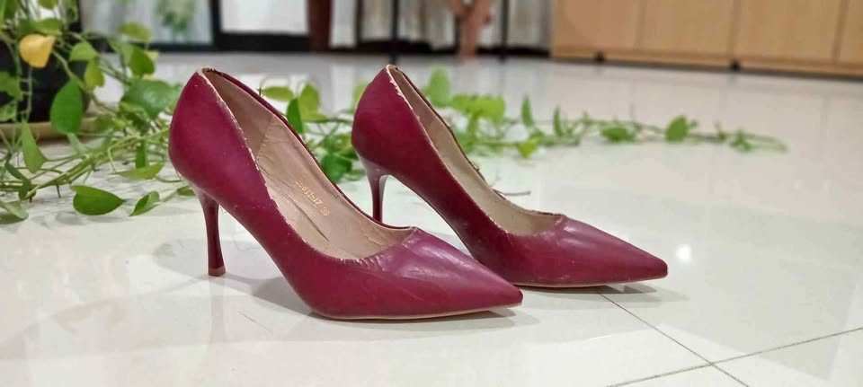 ඔබේ විළුඹත් ඇඟිලිත් දෙකම අවුල් වෙලා නං කරුණාකර ඒ දෙකම වැසෙන සේ  පාවහන් පලදින්න #highheeltips