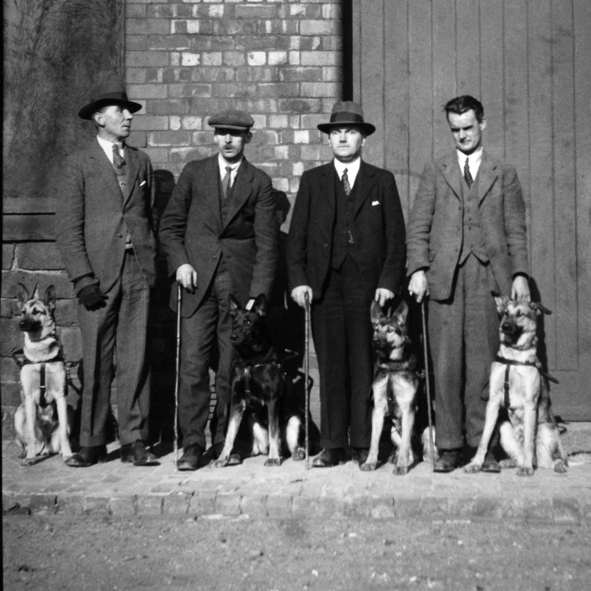 TNLUK's tweet image. We’re PAW-sitively thrilled to celebrate Guide Dog Day 🐾🐶

Thanks to National Lottery Funding, @Guidedogs trains life-changing pups to help people with sight loss live more independently everyday 💗

#NationaLottery #ThanksToYou #GuideDogDay