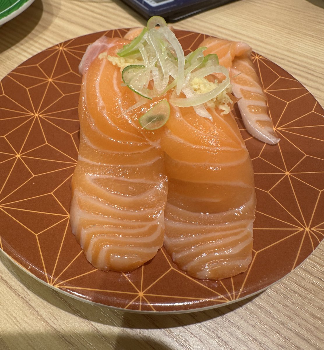ปลาส้ม🍑🍺มิโดริซูชิส่วนตัวว่าดีกันคนล่ะแบบนะกับซูชิโร่