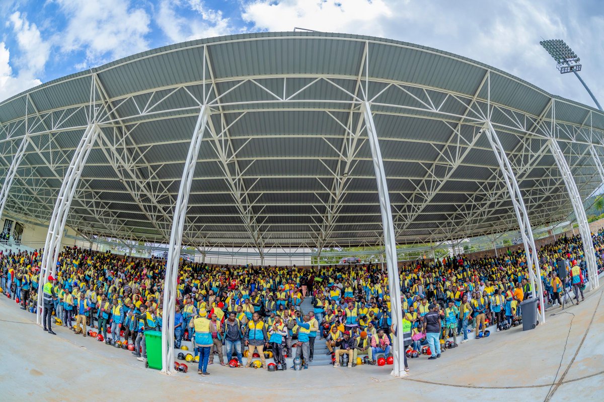 City of Kigali (@cityofkigali) on Twitter photo 📸 Amafoto: Kuri uyu wa Gatatu kuri Kigali Pele Stadium, Ubuyobozi bw'Umujyi wa Kigali ku bufatanye na <a href="/RURA_RWANDA/">Rwanda Utilities Regulatory Authority - RURA</a>, <a href="/Rwandapolice/">Rwanda National Police</a>, <a href="/RwandaInfra/">Ministry of Infrastructure | Rwanda</a> na <a href="/RCARwanda/">Rwanda Cooperative Agency</a> bahuye n'abakora umwuga wo gutwara abagenzi kuri moto.
Abitabiriye inama baganiriye ku by'ingenzi biri mu mushinga 📸 Amafoto: Kuri uyu wa Gatatu kuri Kigali Pele Stadium, Ubuyobozi bw'Umujyi wa Kigali ku bufatanye na <a href="/RURA_RWANDA/">Rwanda Utilities Regulatory Authority - RURA</a>, <a href="/Rwandapolice/">Rwanda National Police</a>, <a href="/RwandaInfra/">Ministry of Infrastructure | Rwanda</a> na <a href="/RCARwanda/">Rwanda Cooperative Agency</a> bahuye n'abakora umwuga wo gutwara abagenzi kuri moto.
Abitabiriye inama baganiriye ku by'ingenzi biri mu mushinga