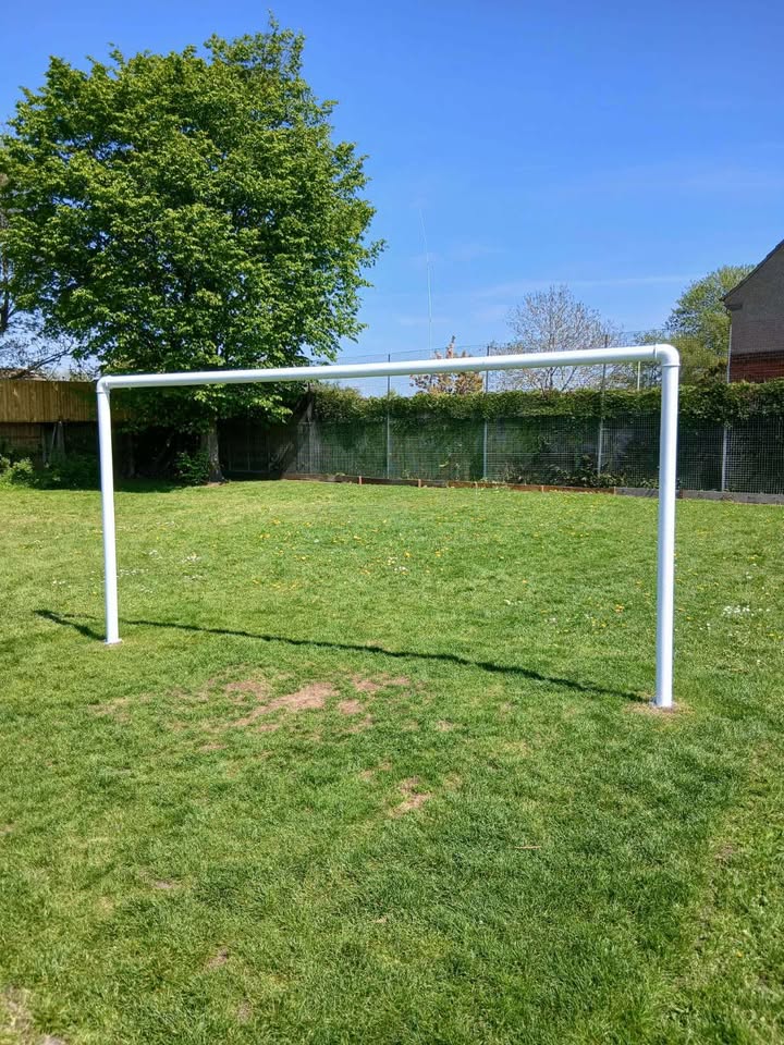 📷Little changes make a big difference. 📷
Our Grounds Maintenance Operative Kev was informed that the goalposts on Porterhouse Road play area looked  tired, so has given them a spruce up with a fresh lick of paint and conducted a litter pick in the area. #Ripley #AmberValley