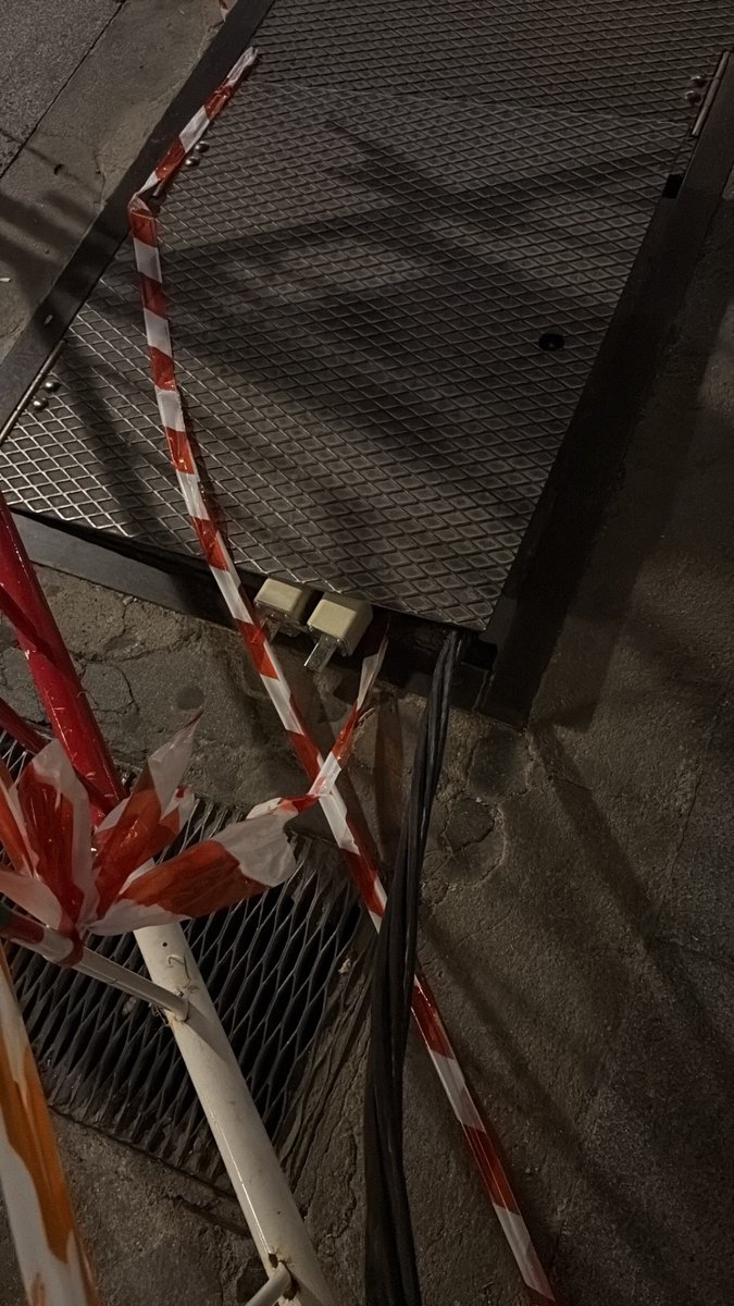Jeromadrid's tweet photo. @iberdrola Diversificada y chapucera. Así son solucionan los problemas de suministro tras 36 horas sin luz. https://t.co/TVGgJ10cgE