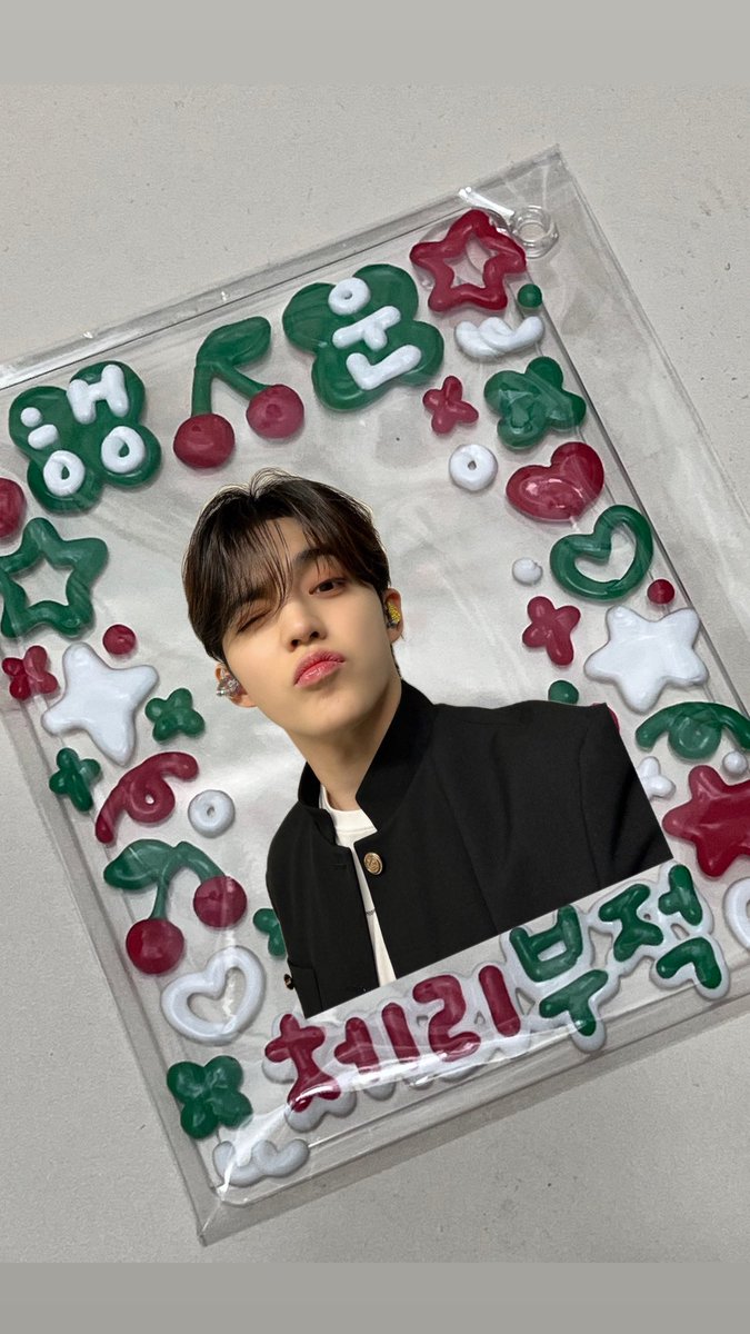 <a href="/ggumigijoa/">ggu.</a> 님 탑꾸가 왔어!!!
대충 누끼따서 승철이 합성😉
승철아 널 만난 건 내 인생에 행운이야❤️