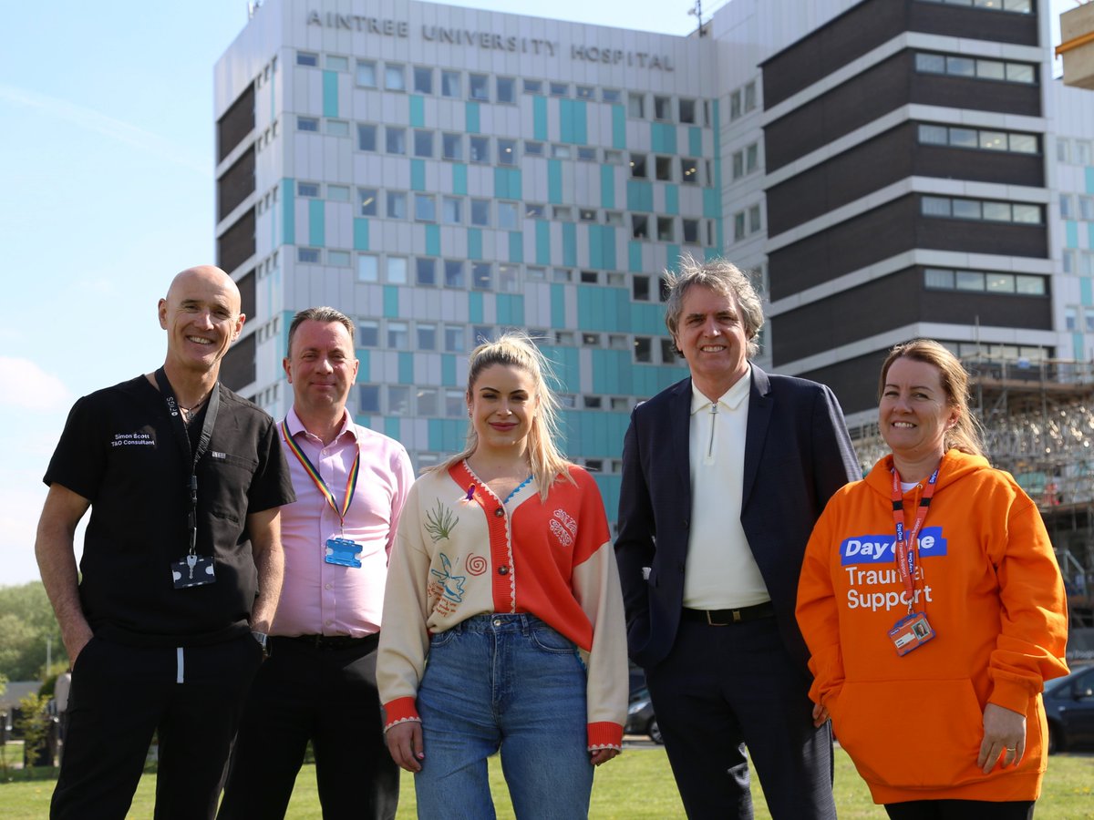 NHS University Hospitals of Liverpool Group (@nhsuhlg) on Twitter photo .<a href="/MetroMayorSteve/">Steve Rotheram</a> recently visited our Major Trauma Centre at Aintree Hospital to see the work that it does in partnership with <a href="/DayOneTrauma/">Day One Trauma Support</a> and to unveil a newly-refurbished relatives room 😊
Read more here: bit.ly/3EIMuOG. .<a href="/MetroMayorSteve/">Steve Rotheram</a> recently visited our Major Trauma Centre at Aintree Hospital to see the work that it does in partnership with <a href="/DayOneTrauma/">Day One Trauma Support</a> and to unveil a newly-refurbished relatives room 😊
Read more here: bit.ly/3EIMuOG.