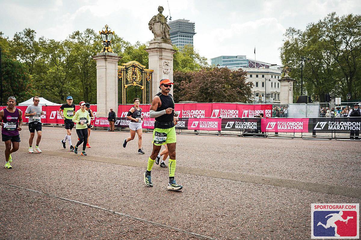 jmuthukrishnan's tweet photo. @LondonMarathon
A memorable run after a long hiatus with some awesome company! While the heat was killing, the crowd support and the environment didn’t let me stop. Time to move into better training and bigger goals!
#RuntheTalk #RunningmakesBetterDoctors
@TilakTVSVGK https://t.co/qv3yjyLe0i