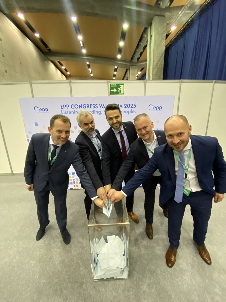 NovaSlovenija's tweet photo. Močna zasedba NSi na kongresu @EPP v Valenciji. Kongres poteka pod vtisom zmage na lanskih EU-volitvah, optimizem pa vliva tudi zmaga @EPP voditeljev v nekaterih državah članicah EU. https://t.co/7LLIVsnS27