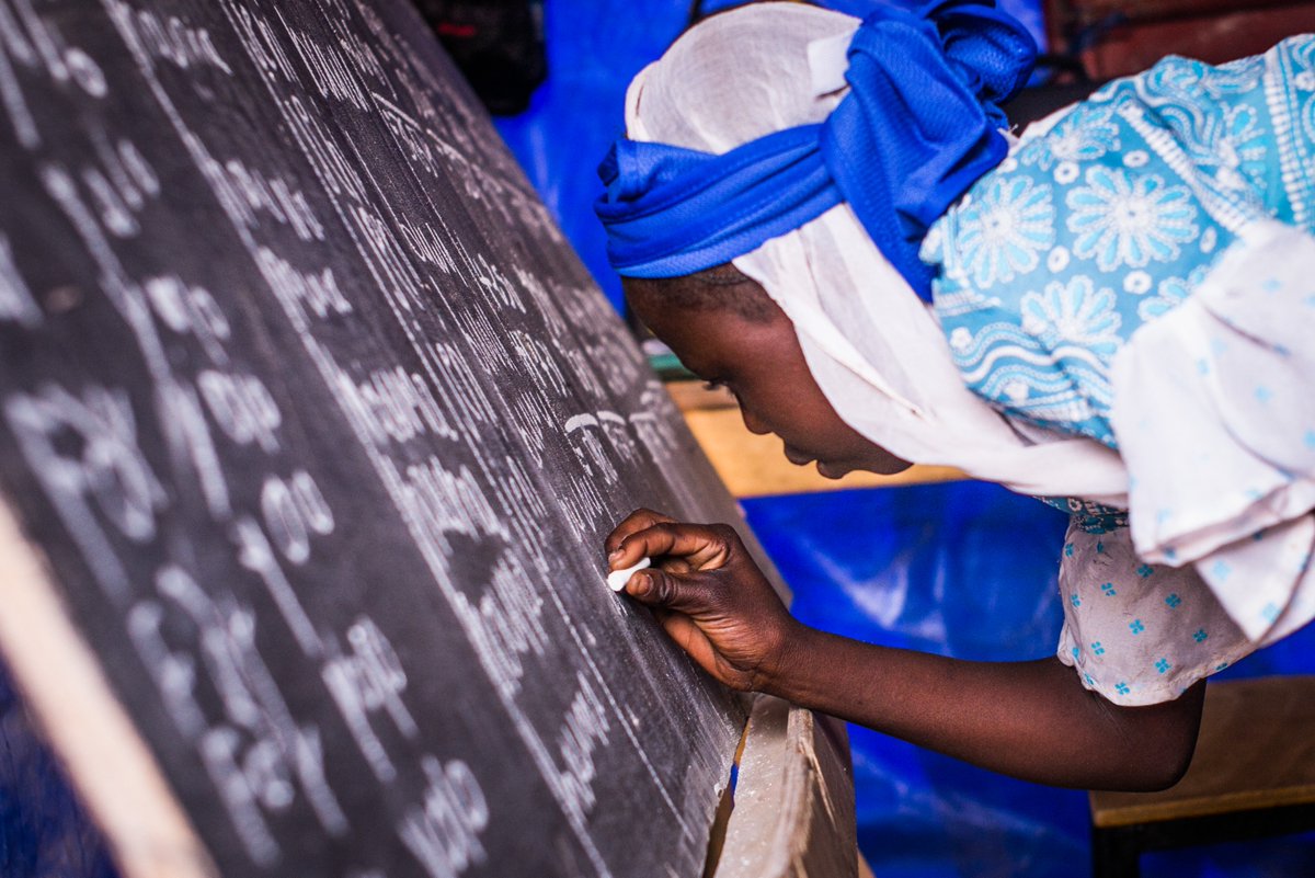 Lire et écrire sont essentiels : ce sont les clés qui ouvrent les portes de l’imaginaire, de la connaissance et de l’avenir. ✍️📚#PourChaqueEnfant, une éducation de qualité