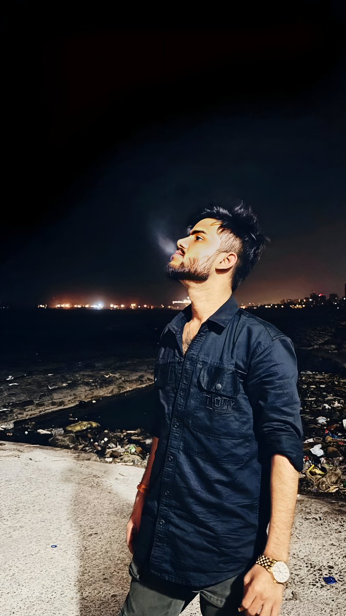 nitinrocks_001's tweet photo. Akele hi sahi, lekin apne raaste pe hoon https://t.co/shheBy3ocu