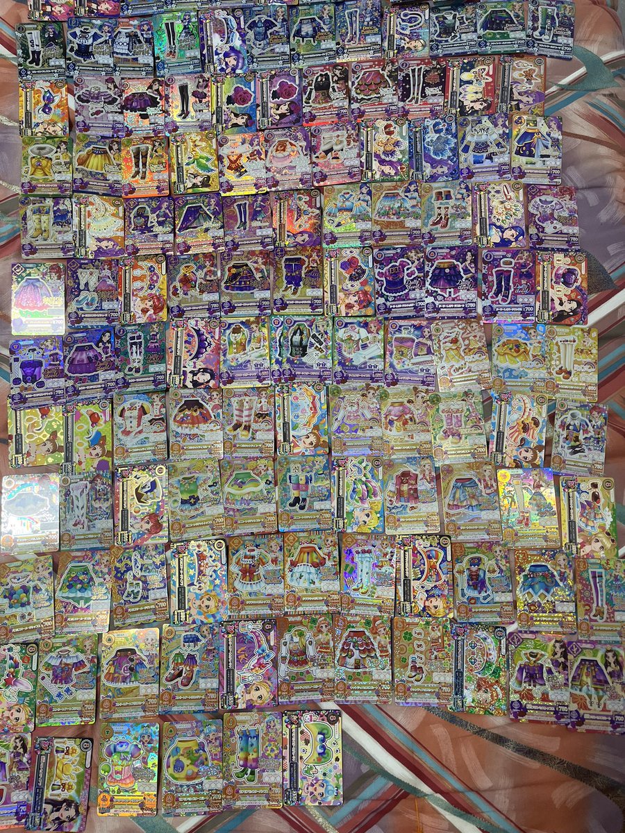 アイカツカード 無償お譲り企画

アイカツカードを抽選で1名様にお譲り致します。
こちらのカードは10年ほど前に親戚に被っているレアリティの高いカードを好意で頂きました。
現在、入手困難になっているものもあるという事で、親戚の許可を得て、本当に求めている方にお譲りしたいと思います。
↓
