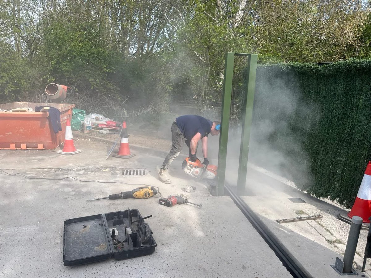 Latest sliding gate installation. Automated 4m slider with matching side panels, finished in Olive Green cladding sheets for an agricultural look. CAME sliding gate motor and Commtel 4G GSM dialler.  protecsmartsecurity.co.uk