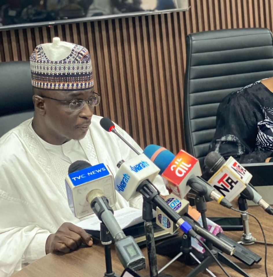 KwaraMOC's tweet image. 📸 Live from Day 2 of the 2025 Q1 Kwara Press Briefing!

&quot;We have continued to intensify efforts at enforcing the policy of &apos;No parking&apos; &apos;No Waiting&apos; &apos;No Trading&apos; along the walkways to discourage haphazard and indiscriminate parking on the road.&quot;
— Hon. Aliyu Kora Sabi...