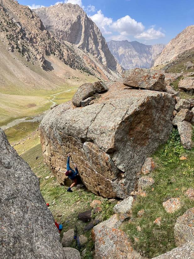 2024 MEF EXPEDITION SUMMARIES - ASHAT

Despite unsettled weather in the Ashat Valley, this team succeeded in establishing a new E3 line and scoped significant bouldering and climbing potential in the area.

Report ➡️ tinyurl.com/5dw8ud6y