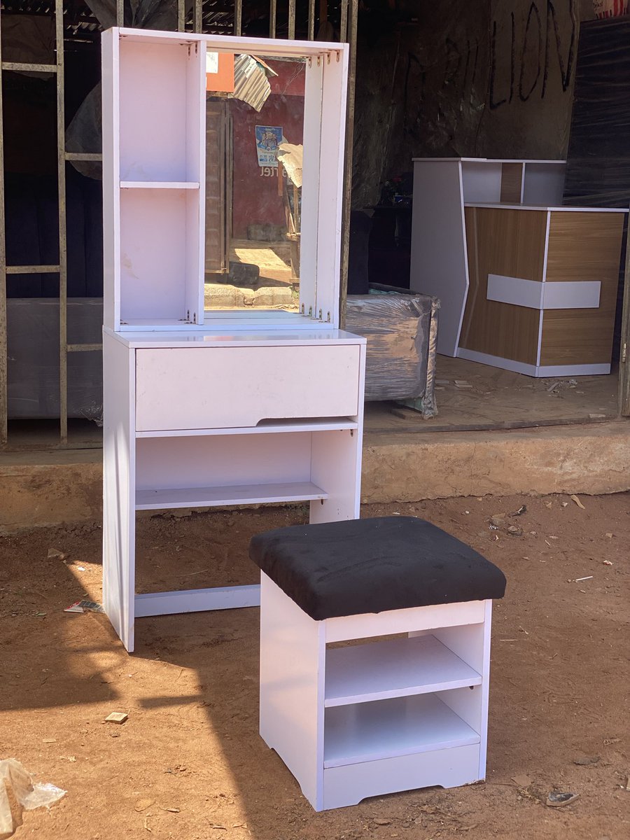 DBilliionaire_'s tweet photo. Dressing mirror and chair done ✅ https://t.co/o1Izw5vjxu