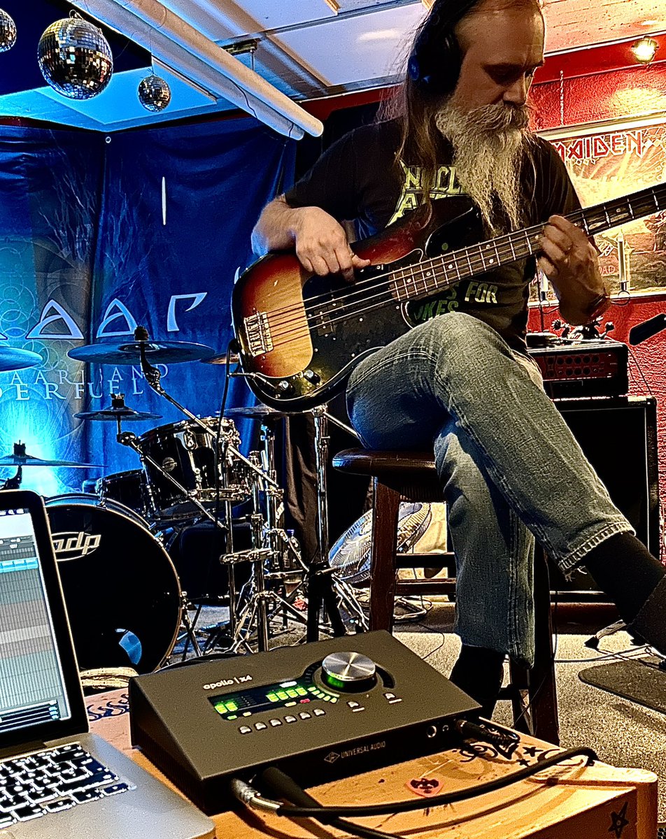 pmsaari's tweet photo. Great session #recording some thundering #bass guitars with Mr Mats ΓstrΓΆm last night. #studiointhebox #recordinginthebox #recordingbass #universalaudio #uaudio #apollox4 #apple #logicpro #gallienkrueger800RB #brainworx #fenderprecision #PMSaari https://t.co/D3mTtF0F8M
