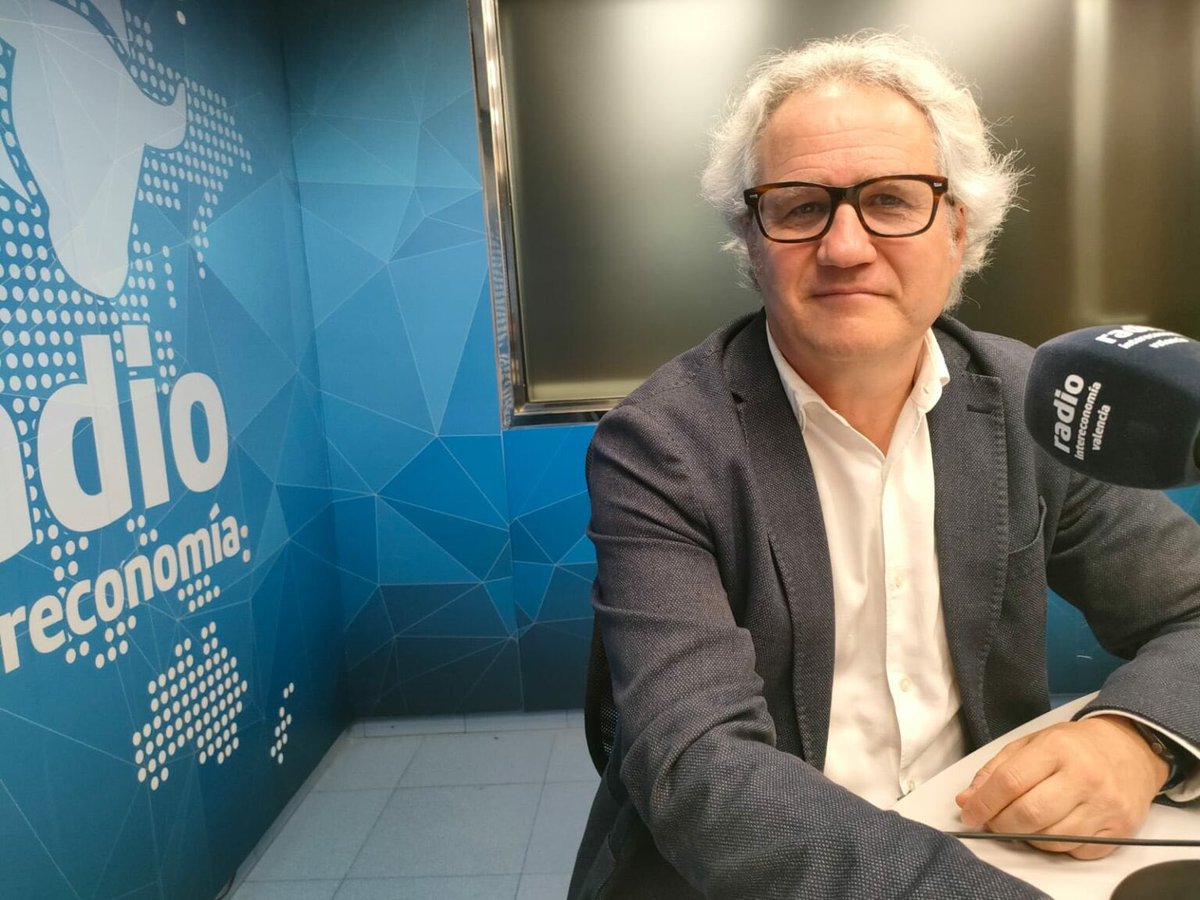 Cada día hay más españoles que no se sienten representados ni por esta izquierda ni por esta derecha.

Una ciudadanía que quiere menos bronca y más acuerdos; menos propaganda y más gestión.

De este y otros asuntos hemos hablado hoy en <a href="/intereconomiarv/">Radio Intereconomía Valencia</a>

📲 interdiario.es/2025/04/30/car…